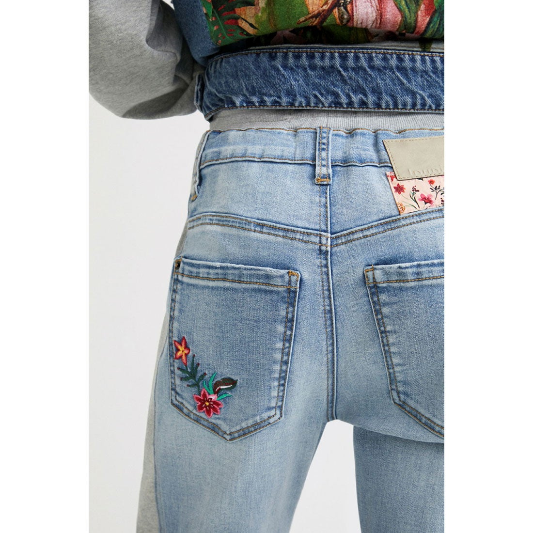 デシグアル Desigual 花柄 デニムジョガーパンツ （ブルー） -waja bazar - 海外ファッションブランド通販サイト【公式】