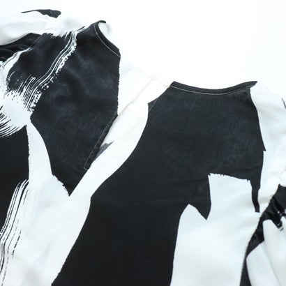 ダナキャランニューヨーク DKNY ぽっこり袖アートな白黒トップス （ブラック）｜詳細画像