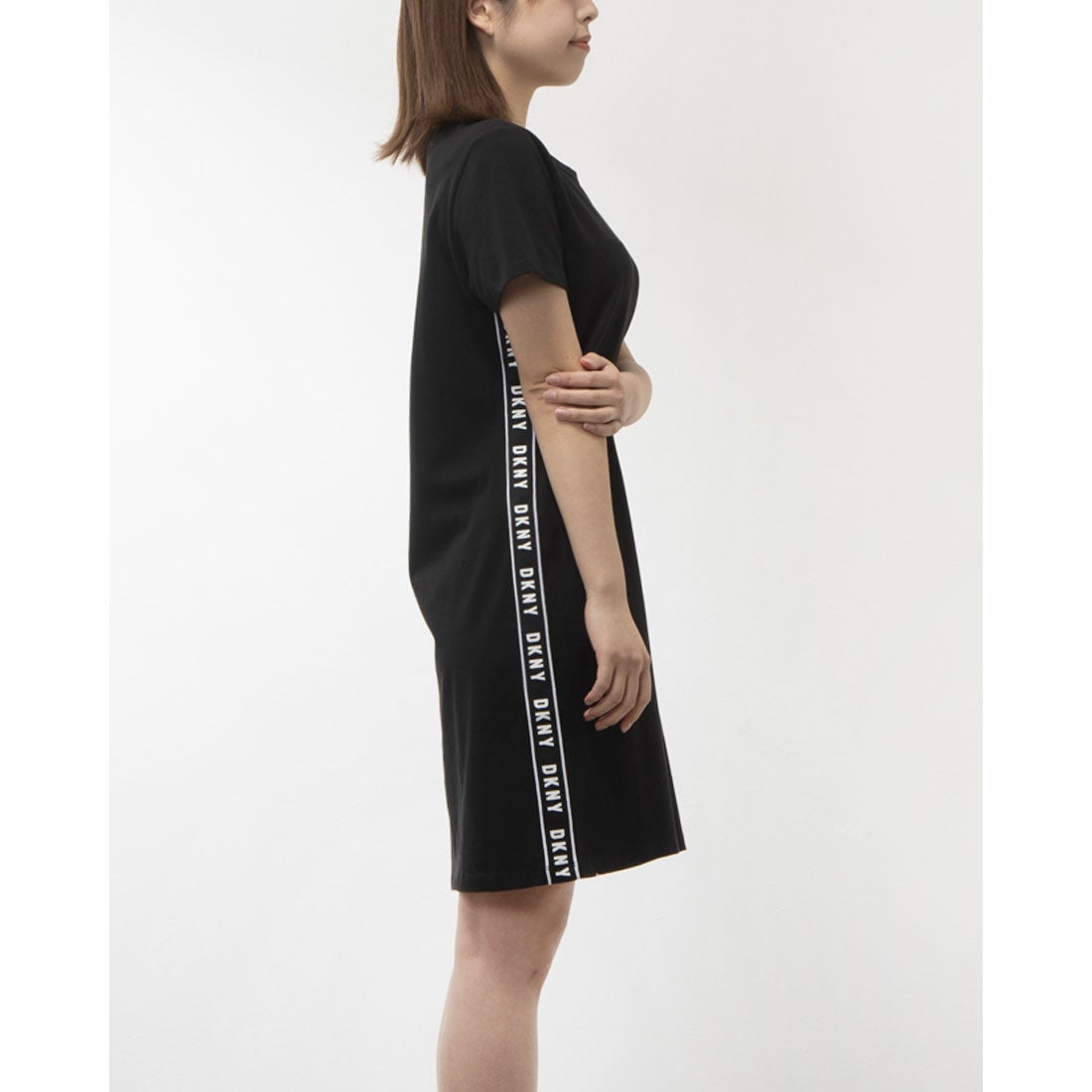 ダナキャランニューヨーク DKNY ロゴライン入りTシャツワンピース 