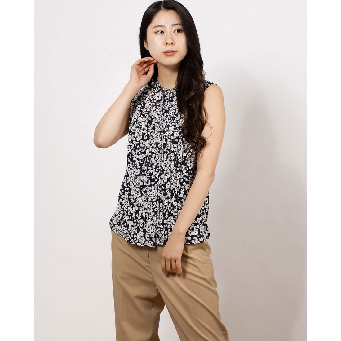 ドゥ アルシーヴ DOUX ARCHIVES 単色花プリーツブラウス （NAVY 