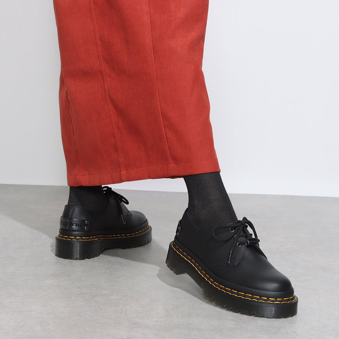 即納/大容量  3ホール(BLACK) Dr.Martens ローファー/革靴