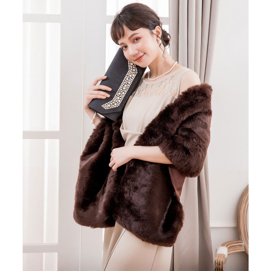 ドレスプラス DRESS+ ブローチ付き大判フェイクファーパーティー 