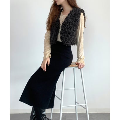 ドレスプラス DRESS+ カラクルファー調カールベスト クロップド丈 ノースリーブ フロントオープン 重ね着 レイヤード 秋冬コーデ （チャコール）｜詳細画像