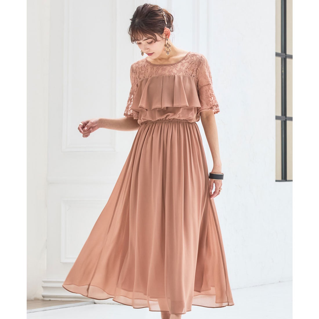 ドレスプラス DRESS+ 胸元フリルのレースドレス・結婚式ワンピース 