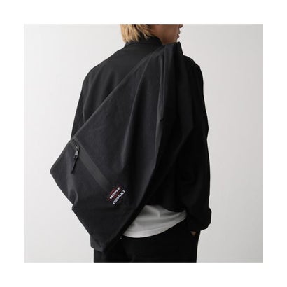 EASTPAK × FEAR OF GOD ESSENTIALS ショルダーバッグ EK0A5BPG （J0E/OffBlack）｜詳細画像