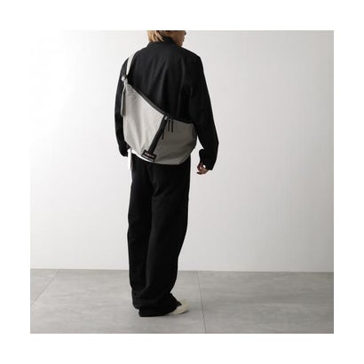 EASTPAK × FEAR OF GOD ESSENTIALS バッグ SHELL BAG EK0A5BPF （J0F/CEMENT）｜詳細画像