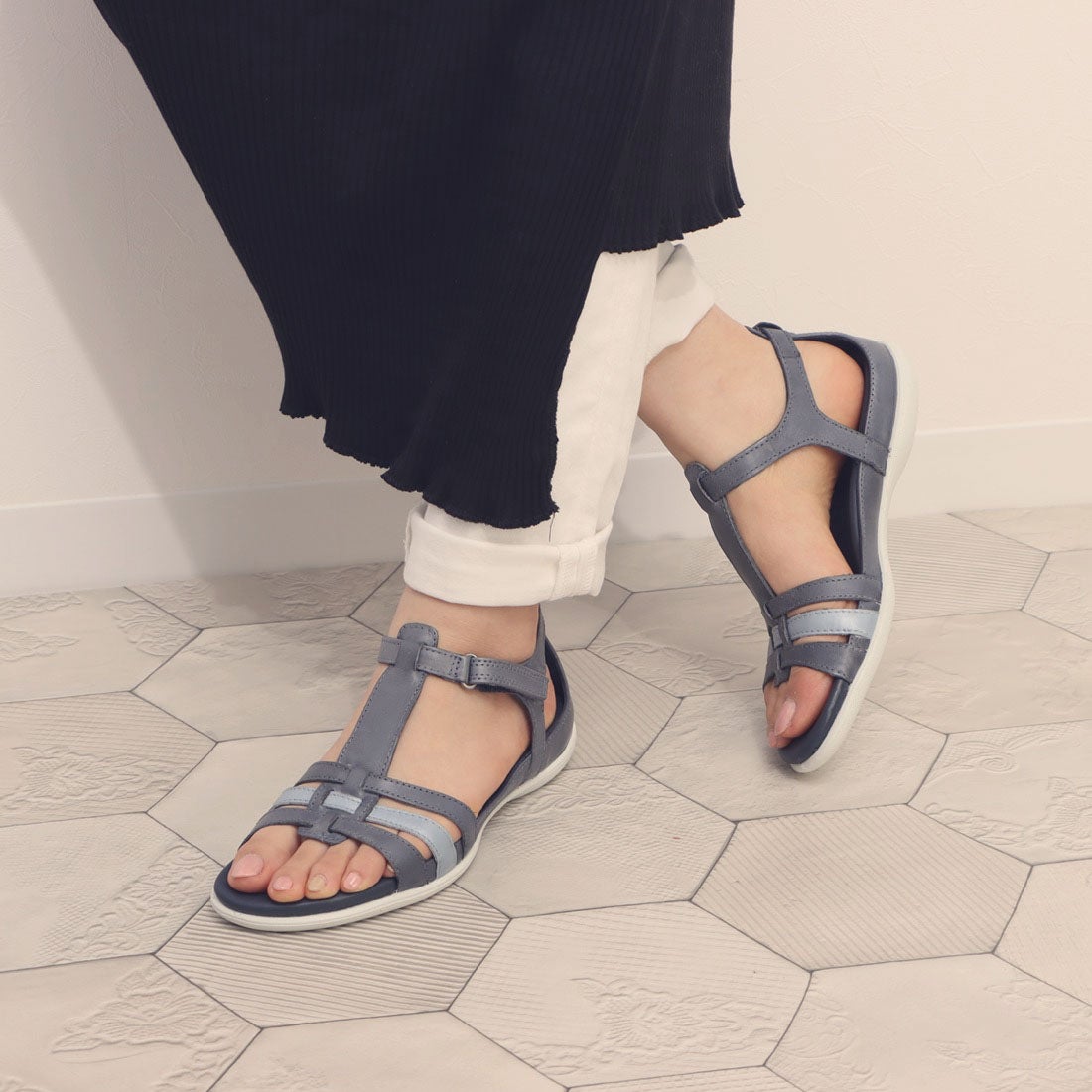 エコー ECCO Flash T-Strap Sandal （BLACK/BLACK） -靴＆ファッション通販 ロコンド〜自宅で試着、気軽に返品