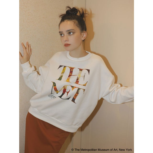 “Bouquet of Chrysanthemums” sweat （WHITE）
