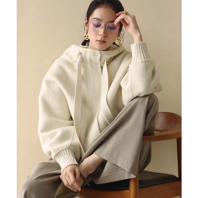 【2026AW】【S～Mサイズ展開】【ダウン90％ / 希少アンゴラ・アルパカ混】立体フード付きブルゾン （アイボリー）