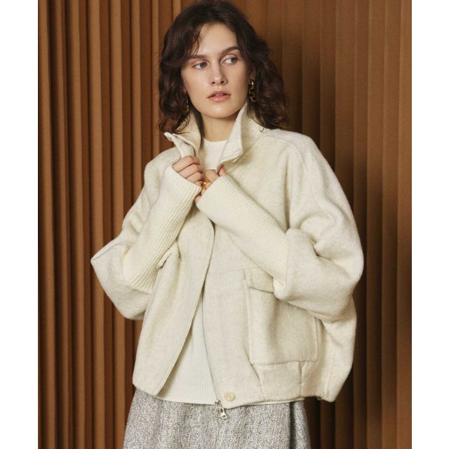 【2026AW】【上質ウール70％ / M・L】ニットドッキングハイネックダブルジップショート丈コート （ライトベージュ）