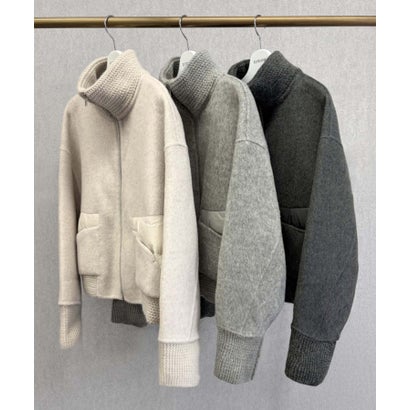 【2026AW】【S～Mサイズ展開】【ダウン90％使用 / 希少アンゴラ混】スタンドカラーショート丈ジップアップブルゾン （ライトグレー）｜詳細画像