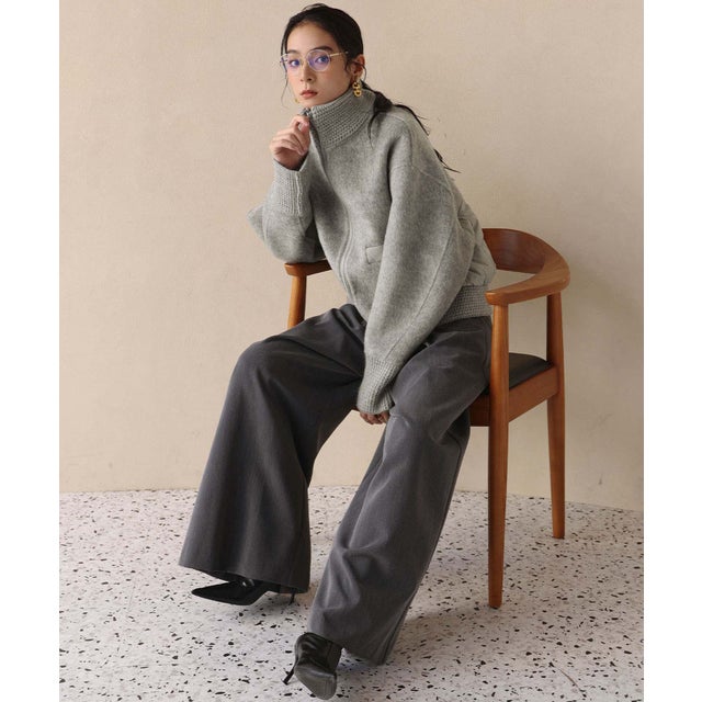 【2026AW】【S～Mサイズ展開】【ダウン90％使用 / 希少アンゴラ混】スタンドカラーショート丈ジップアップブルゾン （ライトグレー）