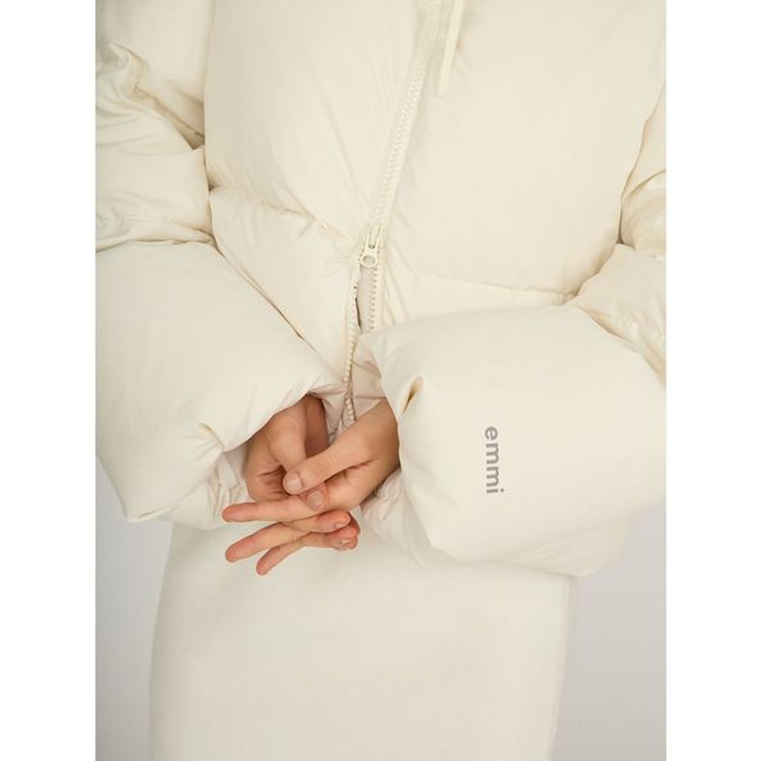 エミ emmi クロップドフォルムダウンコート （OLV） - ファッション
