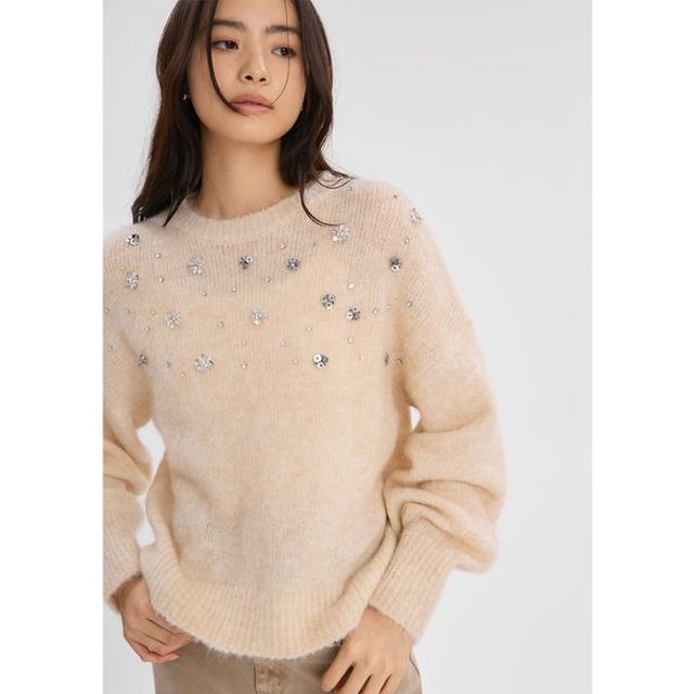 【ONLINE限定カラーあり】フラワービジューニット （BEG）