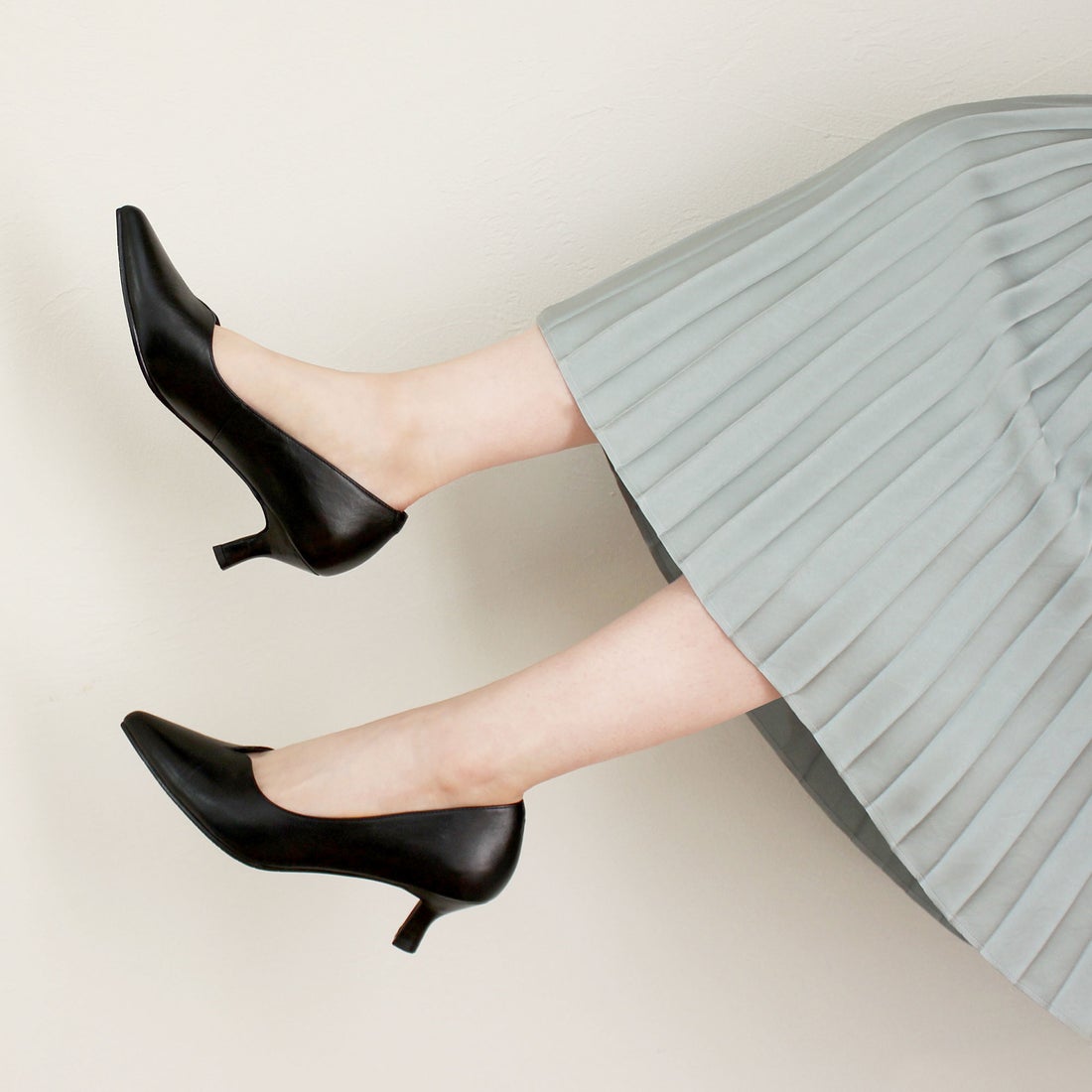 CHICSLICK》 本革Vカットプレーンパンプス （ブラック） -エンチャンテッド-enchanted-｜レディースシューズ・婦人靴の通販
