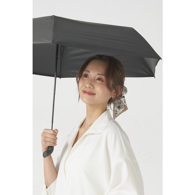 ★グッドデザイン賞受賞★ 【マグネット付き】折りたたみ雨傘 -Pitaa マグネット- プレーン 遮光率100％ 遮熱 UV （ブラック）