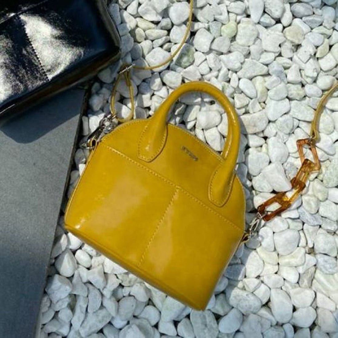 EVRIS アクリルチェーンレザーライクミニBAG（マスタード