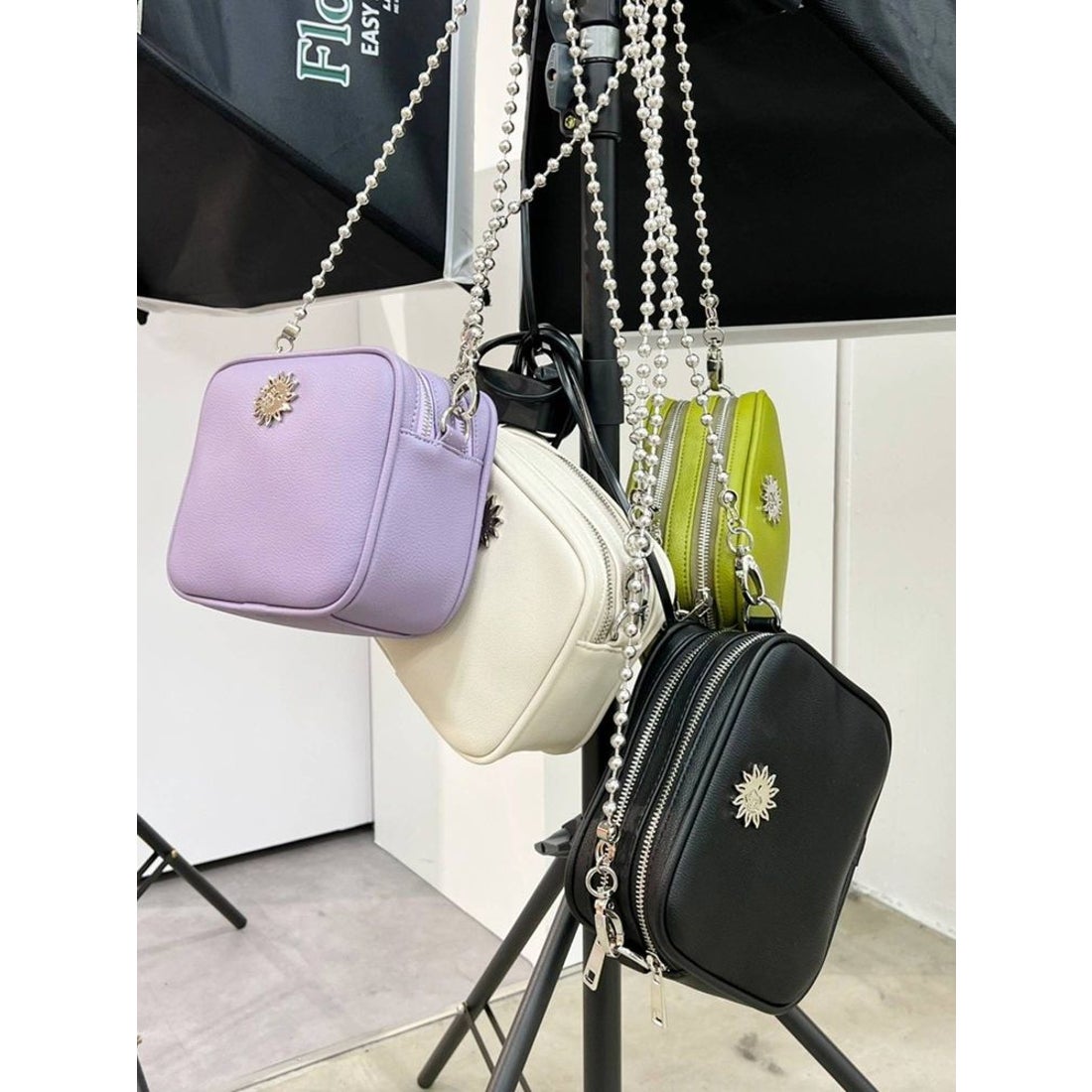 EVRIS ボールチェーンMINIショルダーBAG（ブラック） -靴 