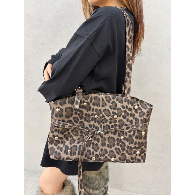 スタッズモチーフBIGショルダーBAG （ブラウン）
