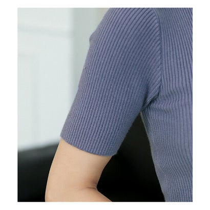 フォースメント Forcement 女性らしさを演出する美ラインのVネックTシャツ （ブラック）｜詳細画像