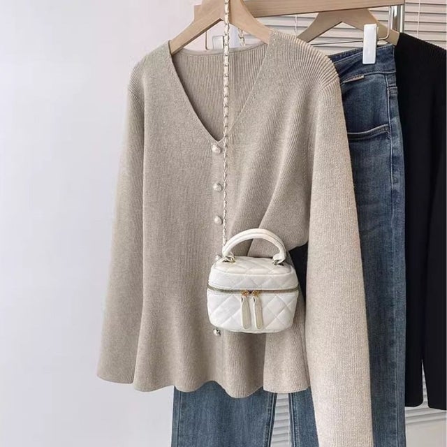 女性らしさ引き立つ上品ニット （ベージュ）