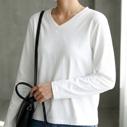 すっきりVネックで着回しやすい、ベーシック長袖Tシャツ レディース 長袖 Vネック カットソー トップス シンプル ベーシック インナー レイヤード 無地 きれいめ カジュアル 通勤 春 秋 冬 （ブラック）｜詳細画像