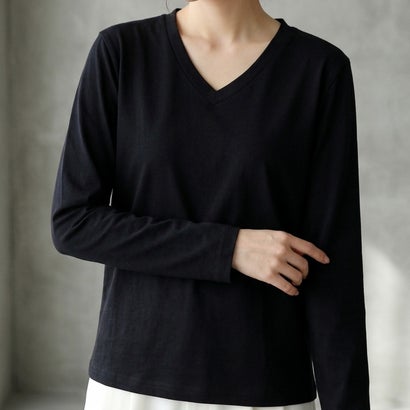 すっきりVネックで着回しやすい、ベーシック長袖Tシャツ レディース 長袖 Vネック カットソー トップス シンプル ベーシック インナー レイヤード 無地 きれいめ カジュアル 通勤 春 秋 冬 （ブラック）｜詳細画像