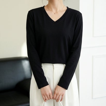 すっきりVネックで着回しやすい、ベーシック長袖Tシャツ レディース 長袖 Vネック カットソー トップス シンプル ベーシック インナー レイヤード 無地 きれいめ カジュアル 通勤 春 秋 冬 （ブラック）｜詳細画像