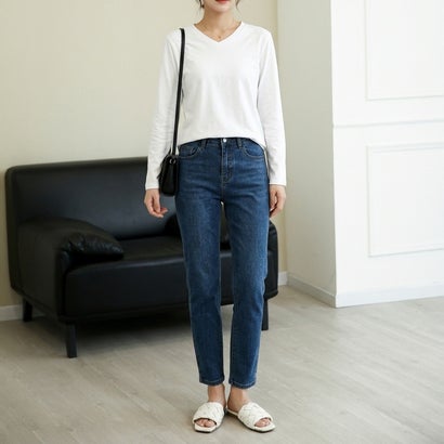 すっきりVネックで着回しやすい、ベーシック長袖Tシャツ レディース 長袖 Vネック カットソー トップス シンプル ベーシック インナー レイヤード 無地 きれいめ カジュアル 通勤 春 秋 冬 （ブラック）｜詳細画像