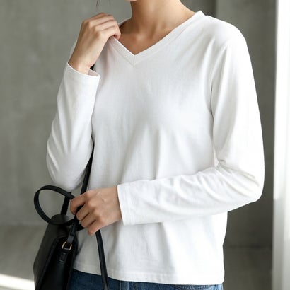 すっきりVネックで着回しやすい、ベーシック長袖Tシャツ レディース 長袖 Vネック カットソー トップス シンプル ベーシック インナー レイヤード 無地 きれいめ カジュアル 通勤 春 秋 冬 （ホワイト）｜詳細画像