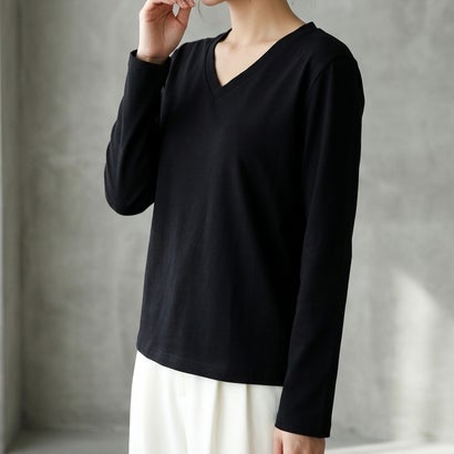すっきりVネックで着回しやすい、ベーシック長袖Tシャツ レディース 長袖 Vネック カットソー トップス シンプル ベーシック インナー レイヤード 無地 きれいめ カジュアル 通勤 春 秋 冬 （ホワイト）｜詳細画像