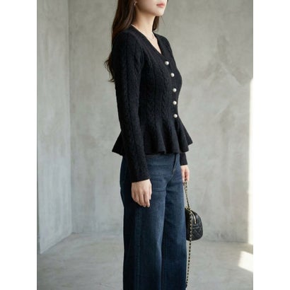 パールボタン×ペプラムが女性らしい、長袖カーディガン レディース ニット パールボタン ペプラム ケーブル編み 長袖 きれいめ フェミニン 通勤 オフィス 上品 秋服 冬服 大人可愛い 韓国 トップス （ブラック）｜詳細画像