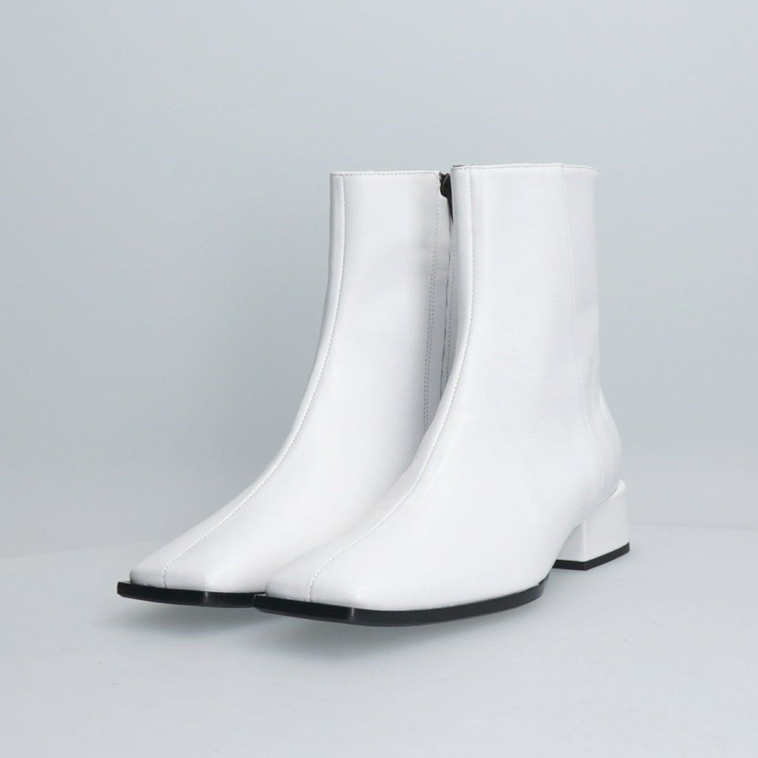 ファビオルスコーニ Fabio Rusconi ローヒールスクエアトウショートブーツ （ホワイト） -レディースシューズ・靴の公式通販サイト  ハーモニープロダクツ