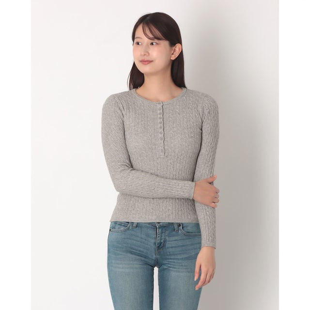 ケーブル編みヘンリーネックスリムニット （GRAY）