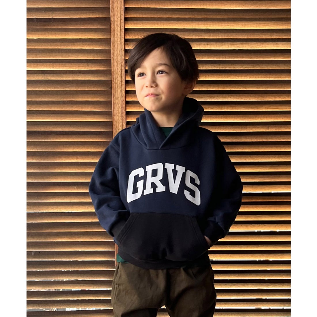 グルーヴィーカラーズ GROOVY COLORS 裏毛 GRVS パーカー （ネイビー） - ファッション通販 MAGASEEK(マガシーク)