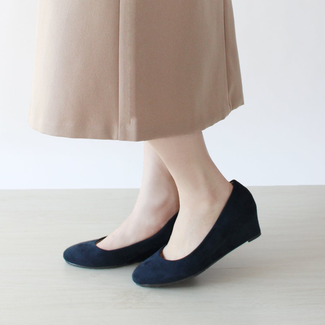 フィン Fin ウエッジソールパンプス【低反発スポンジ入り】 （ネイビー 