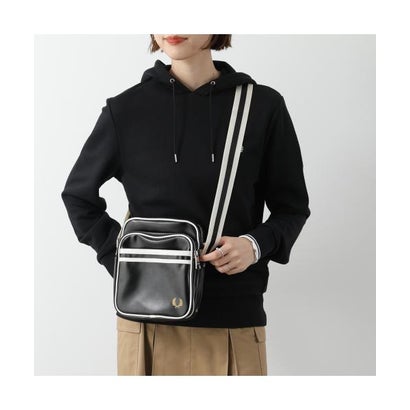 フレッドペリー FRED PERRY FRED PERRY ショルダーバッグ Classic Side Bag L8258 （D57/BLACK/ECRU）｜詳細画像