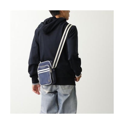 フレッドペリー FRED PERRY FRED PERRY ショルダーバッグ Classic Side Bag L8258 （D57/BLACK/ECRU）｜詳細画像