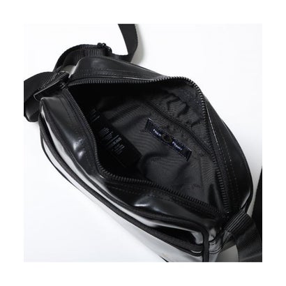 FRED PERRY ショルダーバッグ Tonal Mini Shoulder Bag L2169 （774/BLACK-GOLD/ブラック）｜詳細画像