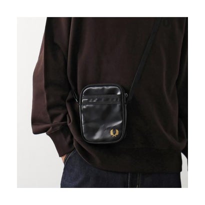 FRED PERRY バッグ Tonal Classic Small Side Bag L2166 （774/BLACK-GOLD/ブラック）｜詳細画像