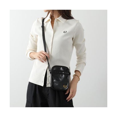 FRED PERRY バッグ Tonal Classic Small Side Bag L2166 （774/BLACK-GOLD/ブラック）｜詳細画像