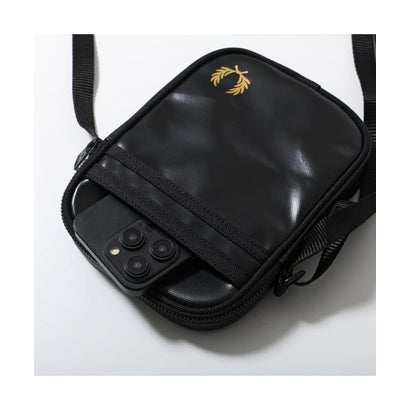 FRED PERRY バッグ Tonal Classic Small Side Bag L2166 （774/BLACK-GOLD/ブラック）｜詳細画像