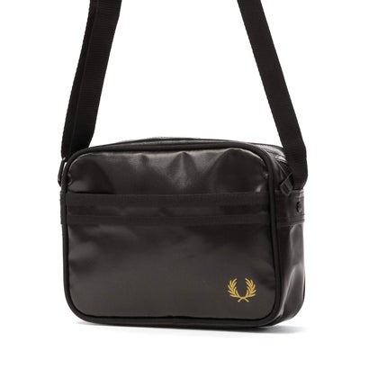 フレッドペリー FRED PERRY ショルダーバッグ ブランド ミニ コンパクト 小さめ 斜めがけ ヨコ 横 シンプル おしゃれ トラベル ミニショルダー 2L Tonal Classic Mini Shoulder Bag L2169 （BLACK×GOLD）｜詳細画像