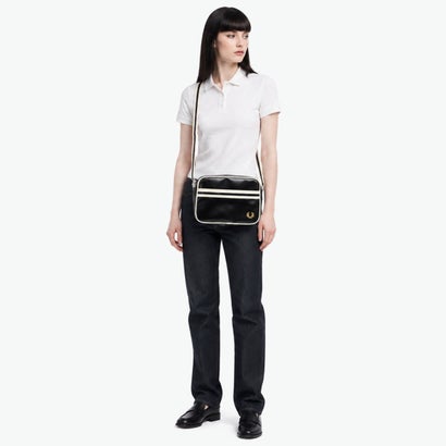 フレッドペリー FRED PERRY ショルダーバッグ ミニショルダー 横型 斜めがけ ミニサイズ バッグ ミニバッグ ブランド 軽量 コンパクト ポシェット 2L A5 Classic Mini Shoulder Bag L2168 （NAVY×ECRU）｜詳細画像