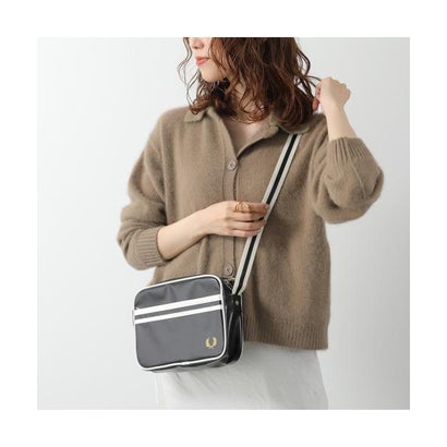 FRED PERRY ショルダーバッグ Classic Mini Shoudler Bag L2168 （D57/BLACK-ECRU/ブラック）｜詳細画像