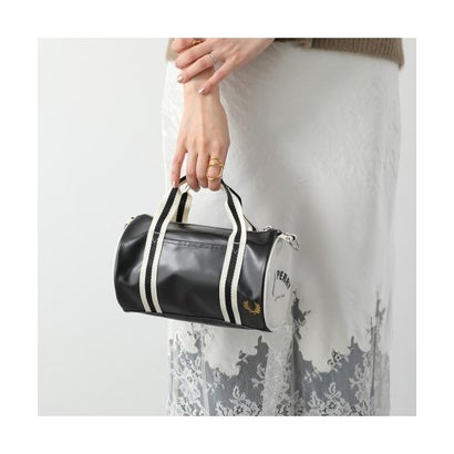 FRED PERRY ショルダーバッグ CLASSIC MINI BARREL BAG L9256 （D57/BLACK-ECRU/ブラック）｜詳細画像