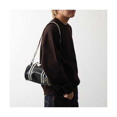 FRED PERRY ショルダーバッグ CLASSIC MINI BARREL BAG L9256 （D57/BLACK-ECRU/ブラック）｜詳細画像