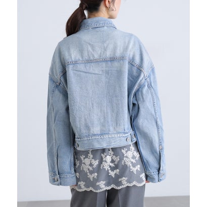 〈LEVIS〉LOOSE CROP TRUCKER （ブルー1）｜詳細画像