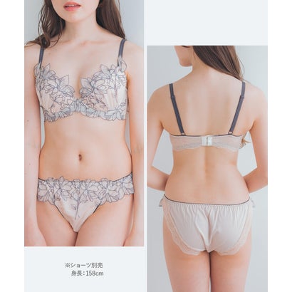 軽やかに揺れるチュールフラワー安定感◎のすっきりバストメイク 「ノーブルティアラブラ002 ブラジャー（ワイヤー有り）」 ブラジャー （ベージュ）｜詳細画像