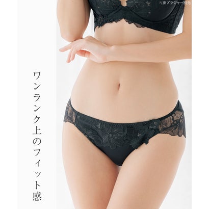 リュクスが寄り添うGRACE soin Luminousヒップに心地よくフィットする立体パターンのノーマルショーツ  「 グレースソワンルミナス ショーツ」 ショーツ【返品不可商品】 （ブラック）｜詳細画像